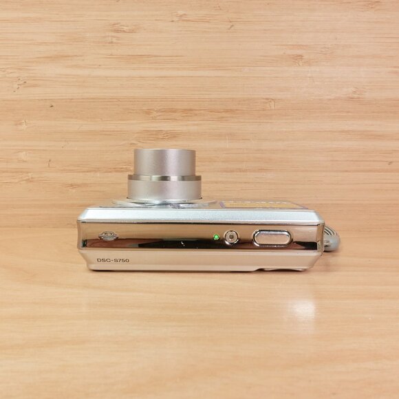 Vintage Sony Cyber-shot DSC-S750 7.2MP Digital Camera / 3x Zoom / Tested - Picture 4 of 9